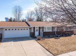 860 Greenfield Trl, Oshkosh, WI 54904