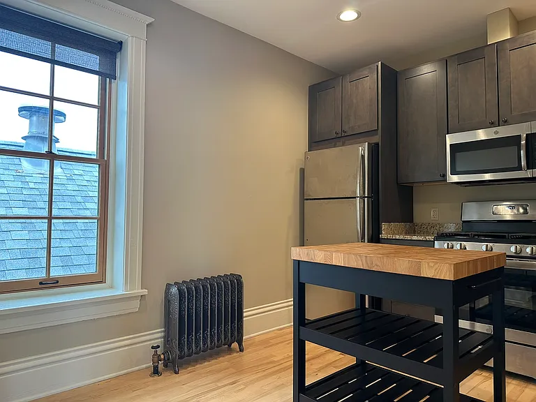 129 S Batavia Ave #2EAST — Photo 8