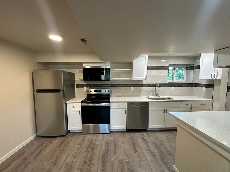 1569 E 8560 S — Photo 15