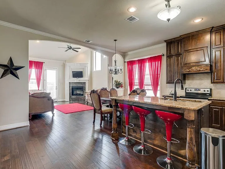 4119 Napoli Way — Photo 2