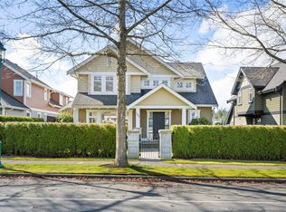 789 Memorial Ave, Qualicum Beach, BC V9K2T4