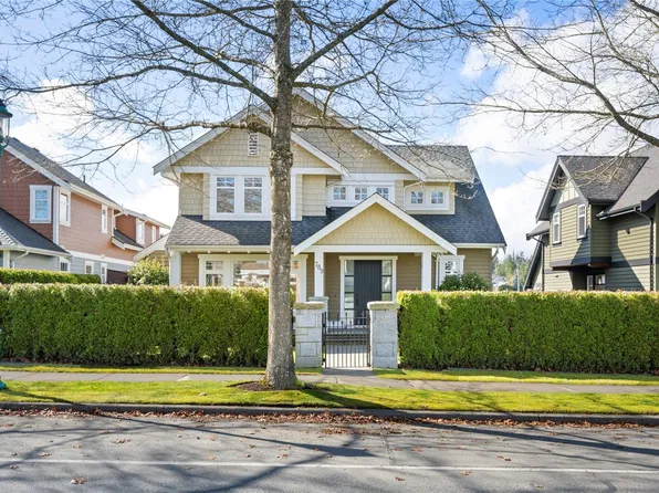 789 Memorial Ave, Qualicum Beach, BC V9K 2T4