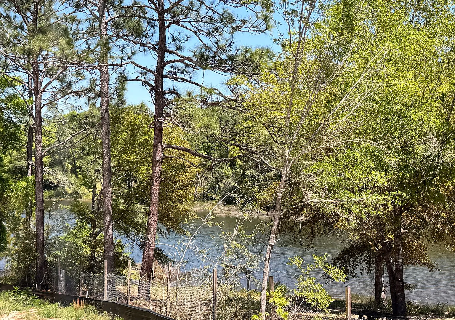 Spectacular Water-View W/ Large Deck Newer Mobile Home — Photo 2
