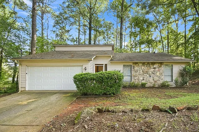 1515 Captain Thomas Ct