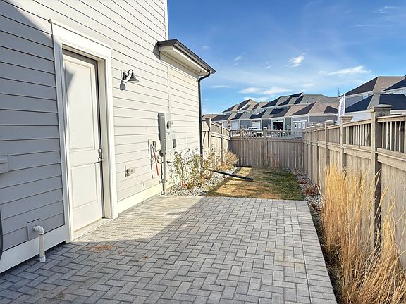 5th image of 91 Westerly Blvd