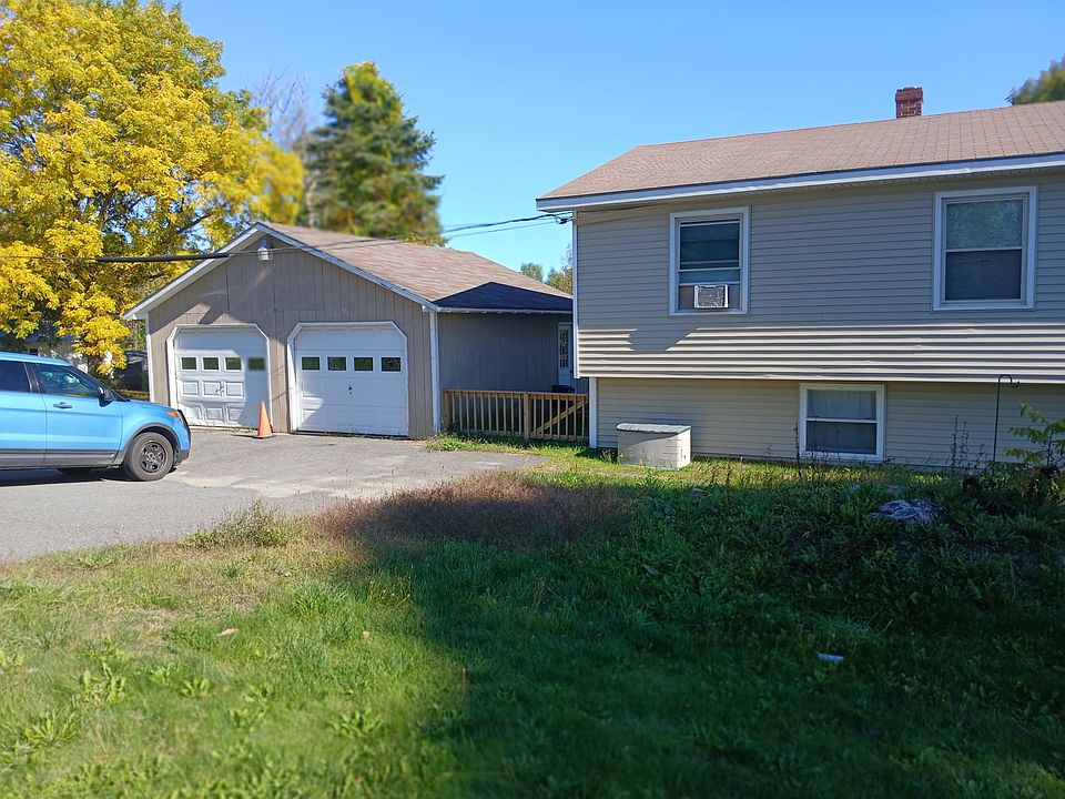 view of front of the house and garage