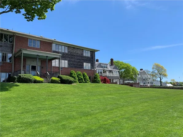 221 Hope St Unit 10, Bristol, RI 02809