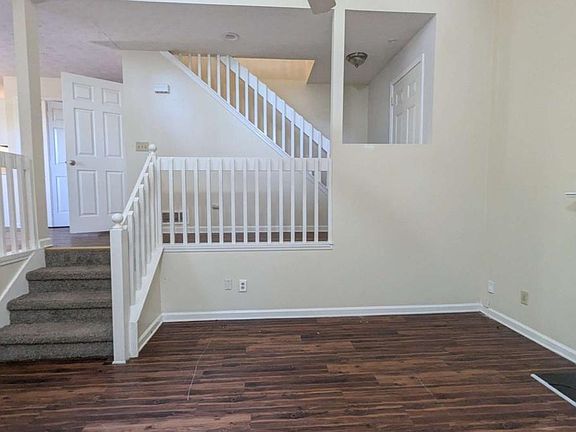 3rd image of 8447 Lake Dr