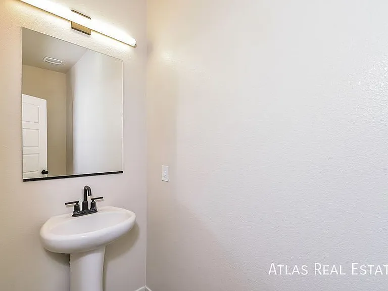 4527 Sapphire Moon Ave — Photo 14
