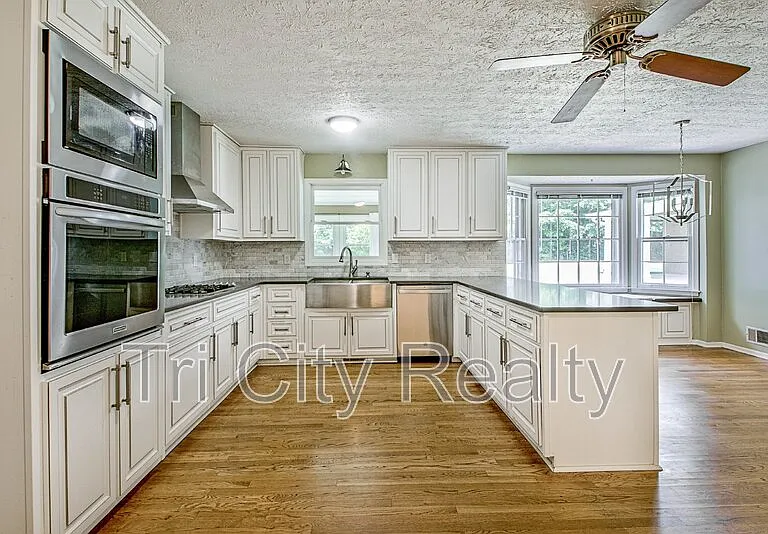 630 Hawthorne Pl — Photo 19