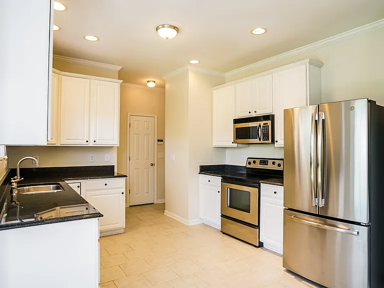 813 Stackhurst Way — Photo 9
