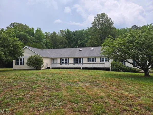 21 Traveller Cir, Montross, VA 22520