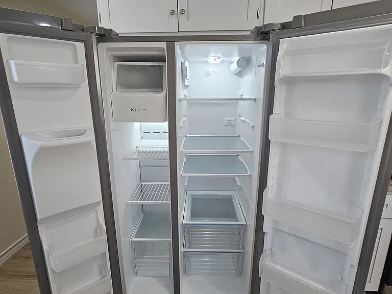 Big, clean refrigerator comes with the rental