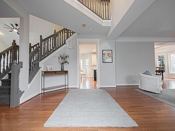 4th image of 5044 Heath Gate Dr