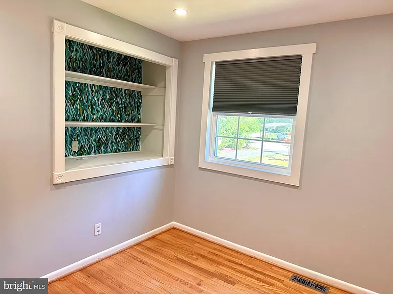 90 Avondale Cir — Photo 18
