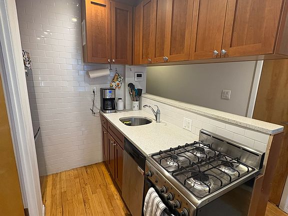 4th image of 114 Christopher St APT 14