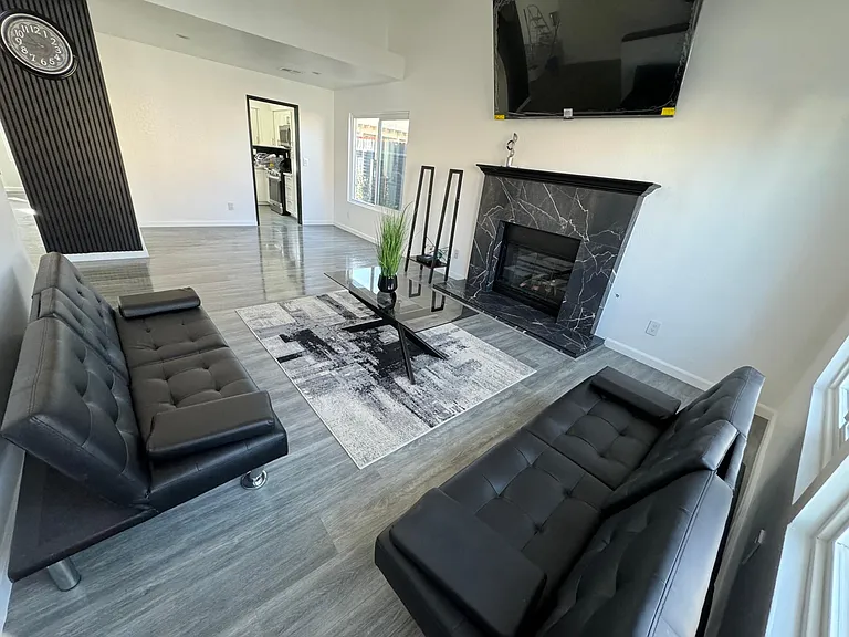 2242 Gregory Ave — Photo 10