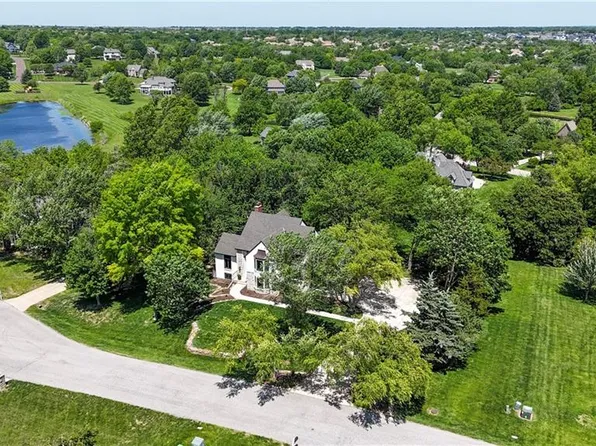 10404 W 150th Ter, Overland Park, KS 66221