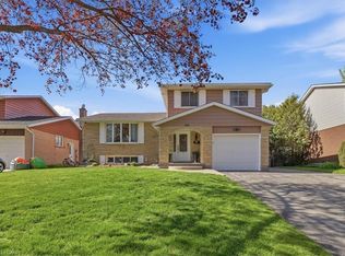 393 Shallmar Ct, Waterloo, ON N2K 2G6