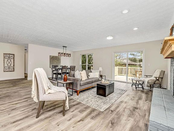 2nd image of 2315 Queen Mary Ln