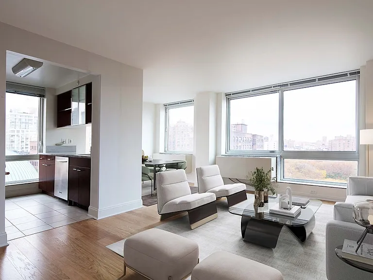 215 E 96th St #17Q — Photo 3