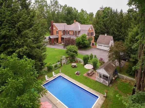 82 East Main Street, Poultney, VT 05764