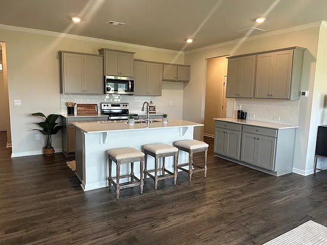 3 bed, 2.5 bath, 2060 sqft, $2,950 — Photo 2