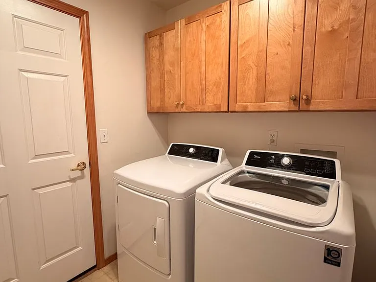 2551 NE Ravenwood Dr — Photo 12