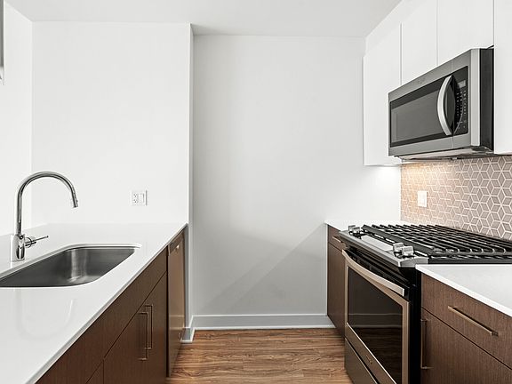 4th image of 1326 S Michigan 3/2 #Penthouse