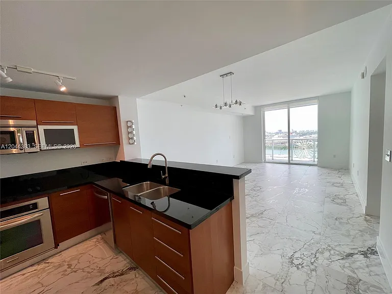 253 NE 2nd St #2409 — Photo 5