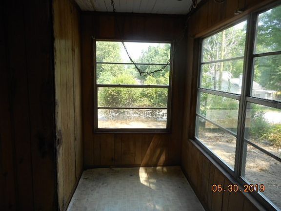 5th image of 216 Oak St