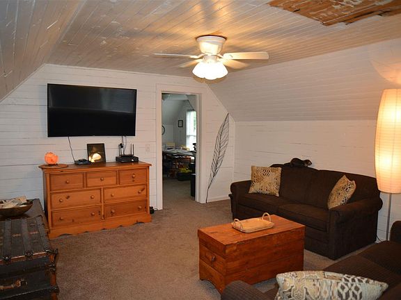 4th image of 308 Fairbanks St