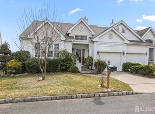 25 Birmingham Ln, Monroe Township, NJ 08831