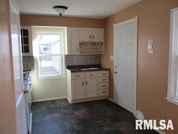 4th image of 3226 N California Ave