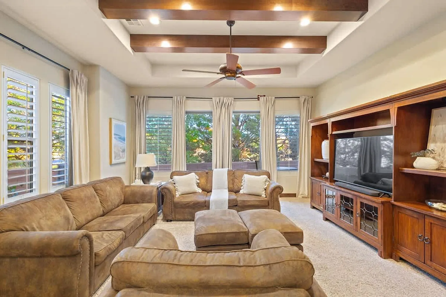 3 bed, 2.0 bath, 1937 sqft, $3,575 — Photo 1