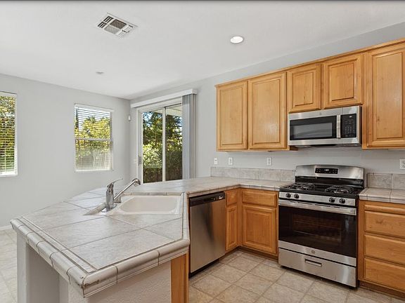 2nd image of 3199 Maui St