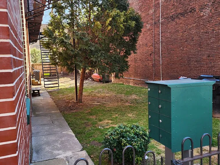 265 Boas Street — Photo 10
