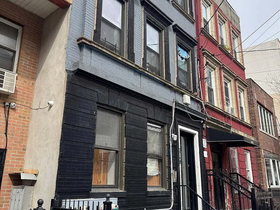Building Photo 3