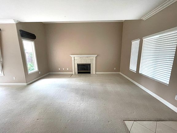 4th image of 11472 Gower St