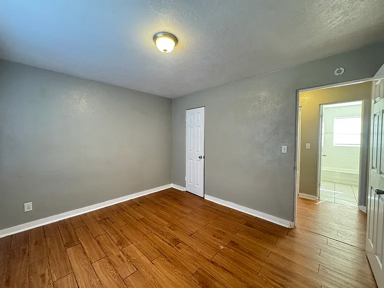 2038 NW 25th St #9 — Photo 11