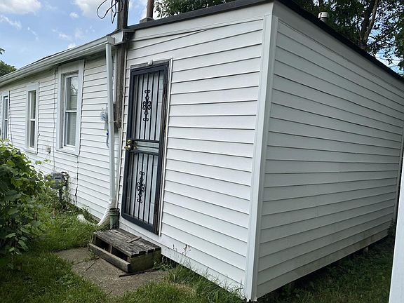 5th image of 9656 Sorrento St