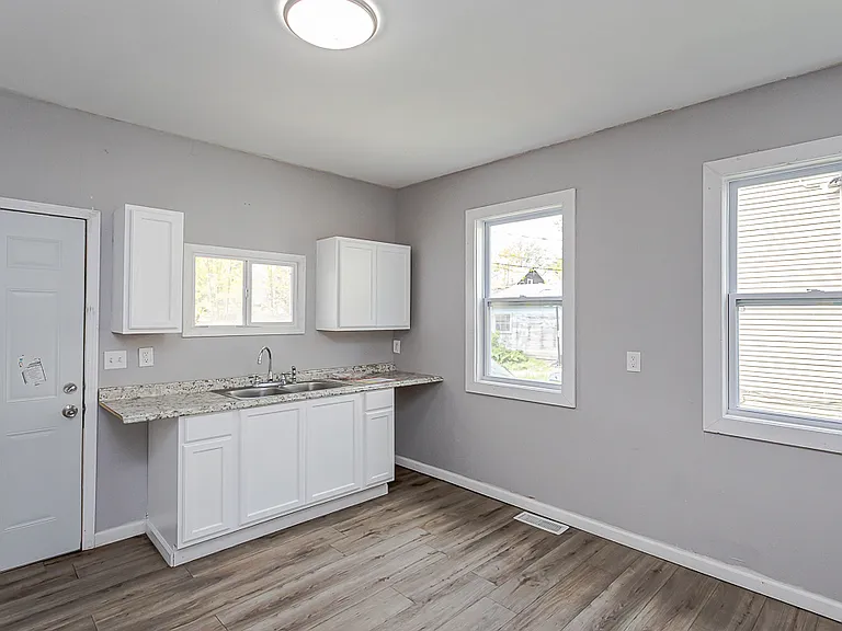 315 Eastern Ave — Photo 16
