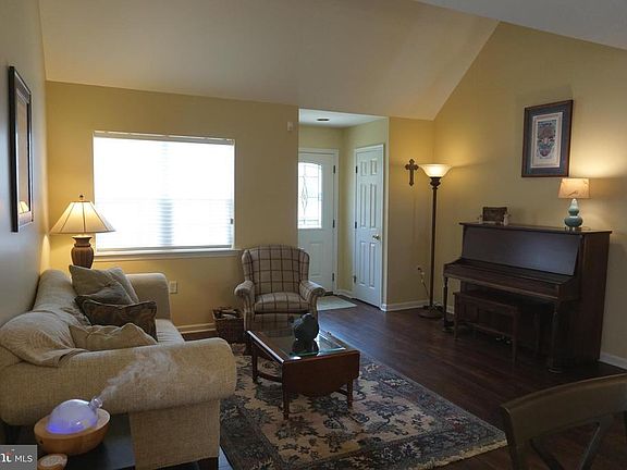 3rd image of 642 Blossom Hill Ln