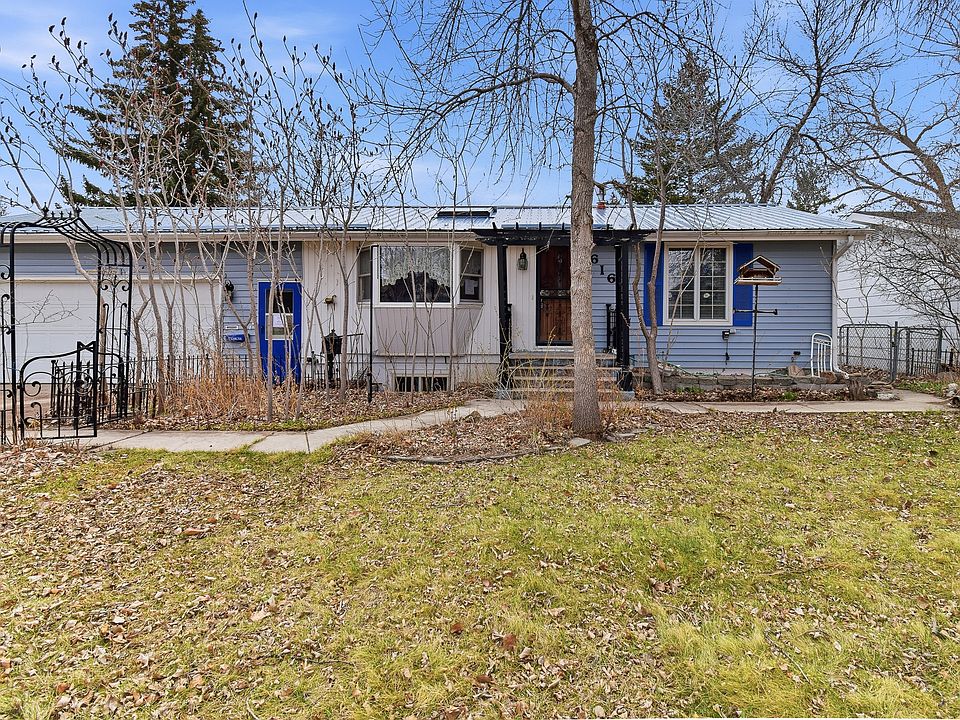 1st image of 616 27th Ave NE