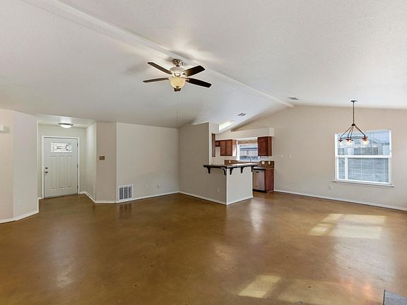 5th image of 723 Shade Tree Dr