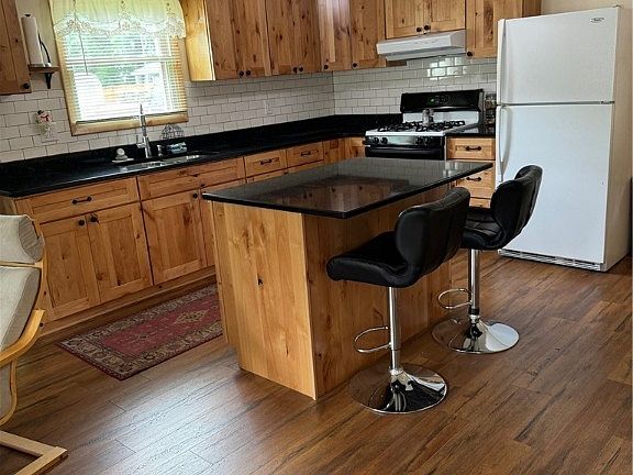 3rd image of 734 Clifton Dr NE