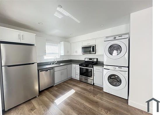 4th image of 25200 Frampton Ave #1/4