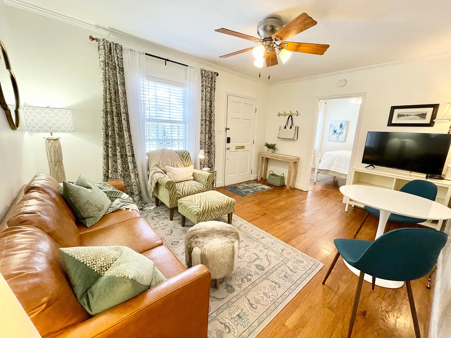 215 W Taylor St — Photo 3
