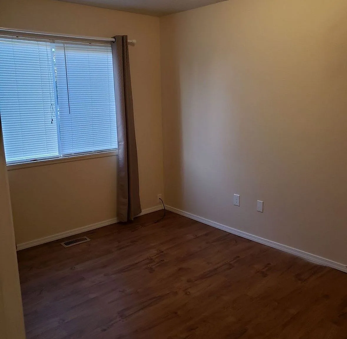 Spacious 2 Bed 1 bath Garage Near CSU Pueblo — Photo 4