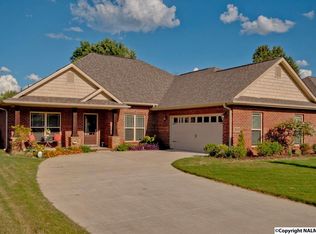 2613 Park Hampton Dr, Owens Cross Roads, AL 35763